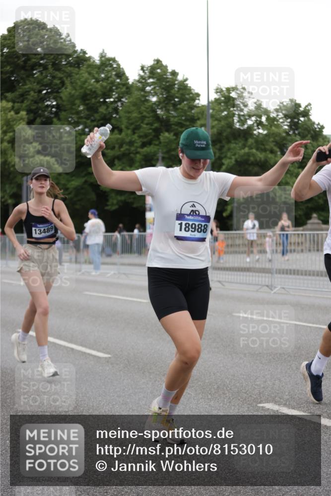 29.06.2025 - hella hamburg halbmarathon Jannik Wohlers http://msf.ph/oto/8153010 29.06.2025 10:52:43 Lombardsbrücke 2291, 2988, 3787, 4626, 5428, 6135, 6521, 7483, 7681, 10417, 10568, 10661, 11520, 11524, 13489, 13916, 13917, 14038, 14761, 14765, 14807, 14977, 14979, 16137, 16156, 16961, 17012, 17577, 18988 meine-sportfotos.de