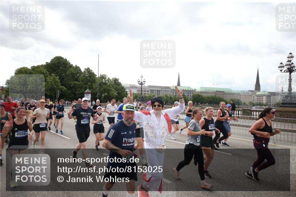 29.06.2025 - hella hamburg halbmarathon Jannik Wohlers http://msf.ph/oto/8153025 29.06.2025 10:45:00 Lombardsbrücke 1713, 1798, 2216, 2217, 2657, 2664, 2973, 3160, 3164, 3357, 3377, 3879, 3993, 4099, 4102, 4224, 4306, 4504, 4820, 4851, 5099, 5108, 5339, 5636, 5949, 6150, 6763, 6788, 6911, 6922, 6980, 7283, 7530, 7541, 7859, 8605, 9620, 10030, 10182, 10225, 10812, 11119, 11314, 11393, 11473, 11474, 11660, 11725, 11726, 12415, 12575, 12793, 12856, 12878, 12905, 13555, 13791, 13862, 14002, 14185, 14232, 14379, 14410, 14513, 14742, 15011, 15450, 15517, 15557, 15692, 15751, 18264 meine-sportfotos.de
