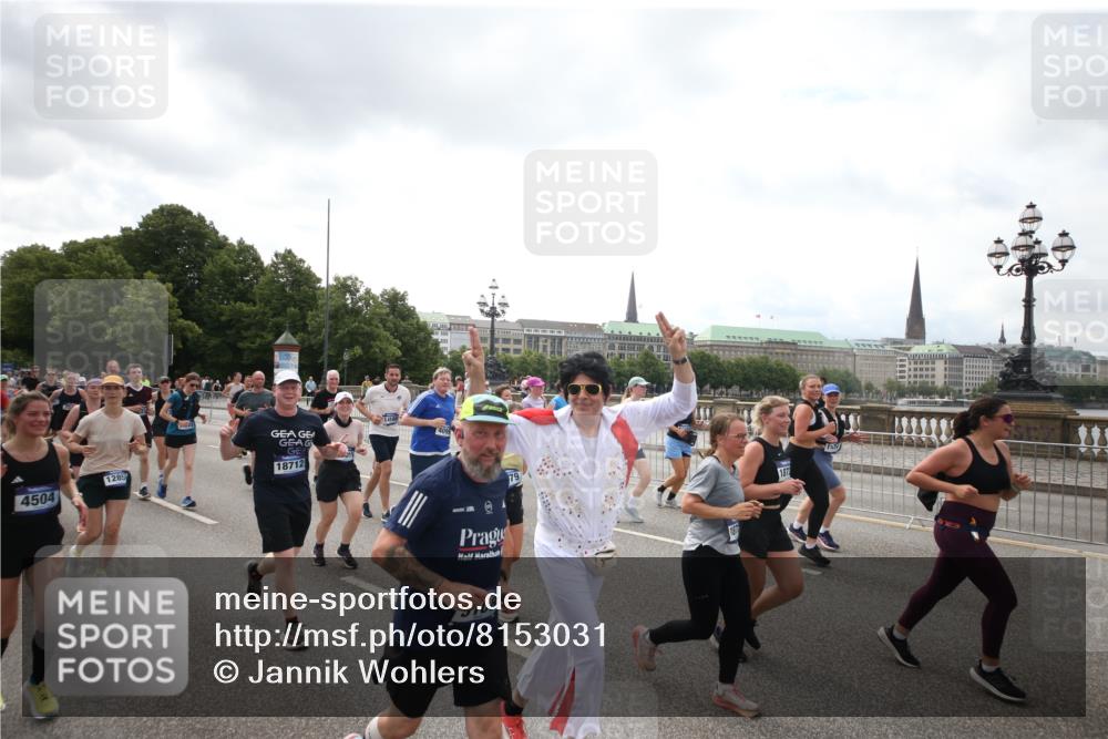 29.06.2025 - hella hamburg halbmarathon Jannik Wohlers http://msf.ph/oto/8153031 29.06.2025 10:45:00 Lombardsbrücke 1713, 1798, 2216, 2217, 2657, 2664, 2973, 3160, 3164, 3357, 3377, 3879, 3993, 4099, 4102, 4224, 4306, 4504, 4820, 4851, 5099, 5108, 5339, 5636, 5949, 6150, 6763, 6788, 6911, 6922, 6980, 7283, 7530, 7541, 7859, 8605, 9620, 10030, 10182, 10225, 10812, 11119, 11314, 11393, 11473, 11474, 11660, 11725, 11726, 12415, 12575, 12793, 12856, 12878, 12905, 13555, 13791, 13862, 14002, 14185, 14232, 14379, 14410, 14513, 14742, 15011, 15450, 15517, 15557, 15692, 15751, 18264 meine-sportfotos.de