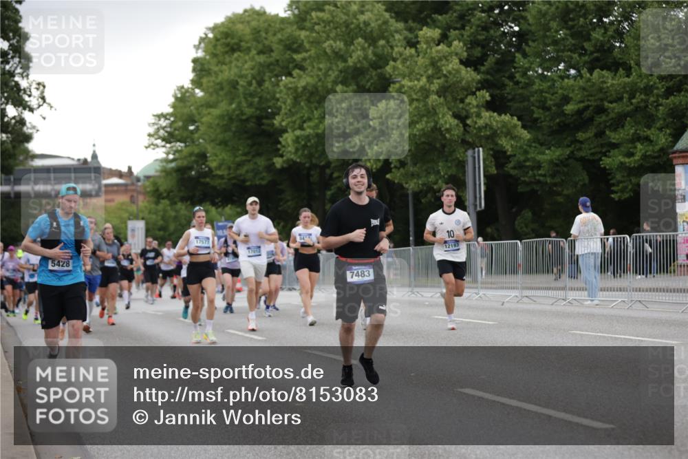 29.06.2025 - hella hamburg halbmarathon Jannik Wohlers http://msf.ph/oto/8153083 29.06.2025 10:52:48 Lombardsbrücke 2291, 2409, 4195, 4626, 5428, 6135, 6521, 7483, 7681, 8414, 9764, 10043, 10490, 10661, 11520, 11524, 12193, 12219, 12700, 13011, 13326, 13489, 13916, 13917, 14038, 14419, 14761, 14977, 16137, 17012, 17577, 17600, 18311, 18988 meine-sportfotos.de