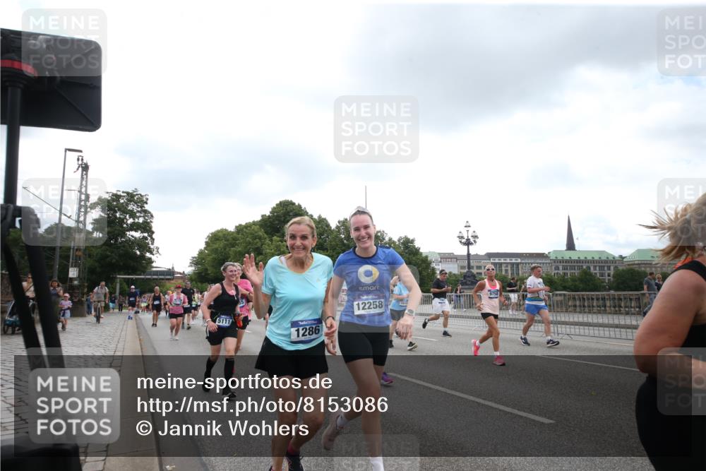 29.06.2025 - hella hamburg halbmarathon Jannik Wohlers http://msf.ph/oto/8153086 29.06.2025 10:46:40 Lombardsbrücke 1073, 1185, 1286, 1593, 1607, 1720, 1961, 2211, 2327, 2537, 2555, 2556, 2665, 2981, 4239, 4483, 5111, 5114, 5796, 5953, 6485, 6496, 7073, 7430, 7431, 8131, 8486, 8684, 8706, 8967, 9050, 9139, 9557, 9743, 9758, 9774, 9949, 10514, 10515, 11618, 11621, 12258, 12538, 12630, 12989, 13172, 13430, 13431, 13756, 14370, 14680, 14891, 15806, 15865, 16077, 16684, 16836, 17015, 17288, 17356, 18147, 18315, 18403, 18654, 18674, 18950 meine-sportfotos.de