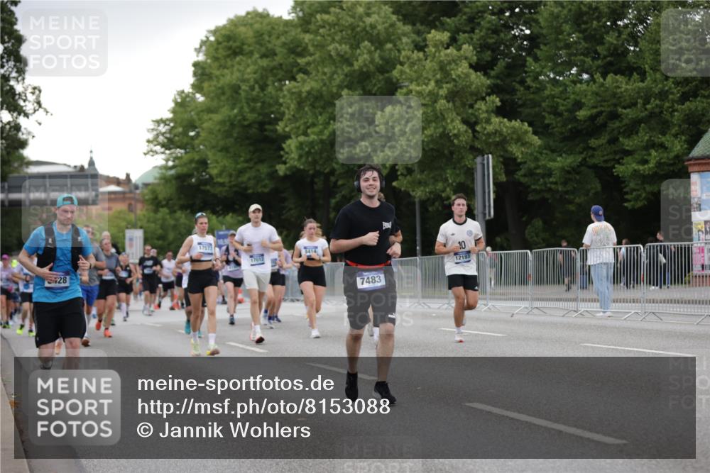 29.06.2025 - hella hamburg halbmarathon Jannik Wohlers http://msf.ph/oto/8153088 29.06.2025 10:52:48 Lombardsbrücke 2291, 2409, 4195, 4626, 5428, 6135, 6521, 7483, 7681, 8414, 9764, 10043, 10490, 10661, 11520, 11524, 12193, 12219, 12700, 13011, 13326, 13489, 13916, 13917, 14038, 14419, 14761, 14977, 16137, 17012, 17577, 17600, 18311, 18988 meine-sportfotos.de