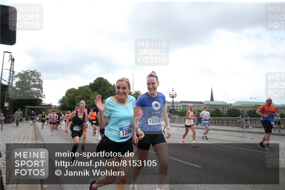 29.06.2025 - hella hamburg halbmarathon Jannik Wohlers http://msf.ph/oto/8153105 29.06.2025 10:46:40 Lombardsbrücke 1073, 1185, 1286, 1593, 1607, 1720, 1961, 2211, 2327, 2537, 2555, 2556, 2665, 2981, 4239, 4483, 5111, 5114, 5796, 5953, 6485, 6496, 7073, 7430, 7431, 8131, 8486, 8684, 8706, 8967, 9050, 9139, 9557, 9743, 9758, 9774, 9949, 10514, 10515, 11618, 11621, 12258, 12538, 12630, 12989, 13172, 13430, 13431, 13756, 14370, 14680, 14891, 15806, 15865, 16077, 16684, 16836, 17015, 17288, 17356, 18147, 18315, 18403, 18654, 18674, 18950 meine-sportfotos.de