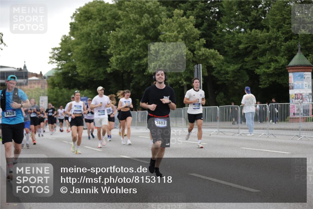 29.06.2025 - hella hamburg halbmarathon Jannik Wohlers http://msf.ph/oto/8153118 29.06.2025 10:52:48 Lombardsbrücke 2291, 2409, 4195, 4626, 5428, 6135, 6521, 7483, 7681, 8414, 9764, 10043, 10490, 10661, 11520, 11524, 12193, 12219, 12700, 13011, 13326, 13489, 13916, 13917, 14038, 14419, 14761, 14977, 16137, 17012, 17577, 17600, 18311, 18988 meine-sportfotos.de
