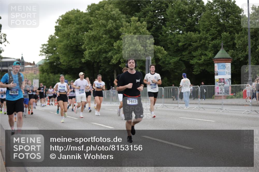 29.06.2025 - hella hamburg halbmarathon Jannik Wohlers http://msf.ph/oto/8153156 29.06.2025 10:52:49 Lombardsbrücke 2291, 2409, 4195, 4626, 5428, 6521, 7483, 7681, 8212, 8414, 9764, 10043, 10490, 10661, 11520, 11524, 12193, 12219, 12700, 13011, 13326, 13489, 13916, 13917, 14038, 14419, 14761, 16137, 17012, 17577, 17600, 18311, 18988 meine-sportfotos.de