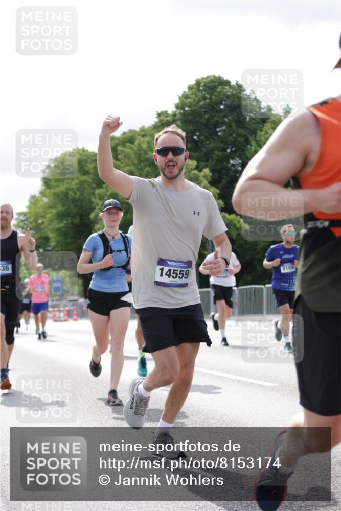29.06.2025 - hella hamburg halbmarathon Jannik Wohlers http://msf.ph/oto/8153174 29.06.2025 10:15:37 Lombardsbrücke 1156, 1308, 1651, 2071, 2076, 2165, 2436, 2803, 3167, 4828, 5046, 5423, 7897, 7941, 7942, 8169, 8274, 8554, 8746, 8885, 9601, 9675, 9784, 9802, 10107, 10292, 10608, 10844, 11113, 11303, 11478, 11774, 11783, 11818, 12427, 12628, 14543, 14559, 15571, 15724, 15889, 16020, 16348, 16606, 17692, 18641, 19030 meine-sportfotos.de