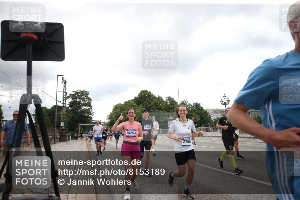 29.06.2025 - hella hamburg halbmarathon Jannik Wohlers http://msf.ph/oto/8153189 29.06.2025 10:47:57 Lombardsbrücke 1157, 1645, 2037, 2195, 2418, 2475, 2627, 2650, 2756, 2909, 2958, 3224, 3320, 3504, 3661, 3679, 3933, 4588, 5585, 5781, 5952, 6143, 7532, 8461, 8521, 8948, 9775, 9921, 10145, 11742, 12022, 12104, 12152, 12192, 12439, 12452, 12932, 13377, 13529, 13559, 13675, 13861, 13914, 14050, 15489, 15593, 15743, 16141, 16368, 16669, 16693, 16935, 16965, 17631, 17930, 18248, 18967 meine-sportfotos.de