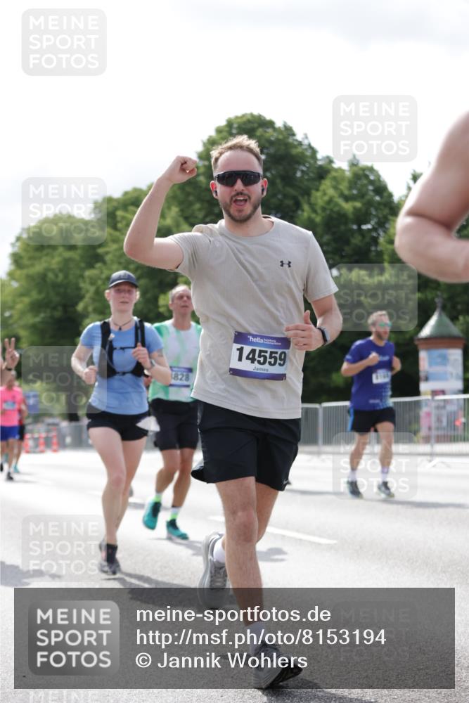 29.06.2025 - hella hamburg halbmarathon Jannik Wohlers http://msf.ph/oto/8153194 29.06.2025 10:15:37 Lombardsbrücke 1156, 1308, 1651, 2071, 2076, 2165, 2436, 2803, 3167, 4828, 5046, 5423, 7897, 7941, 7942, 8169, 8274, 8554, 8746, 8885, 9601, 9675, 9784, 9802, 10107, 10292, 10608, 10844, 11113, 11303, 11478, 11774, 11783, 11818, 12427, 12628, 14543, 14559, 15571, 15724, 15889, 16020, 16348, 16606, 17692, 18641, 19030 meine-sportfotos.de