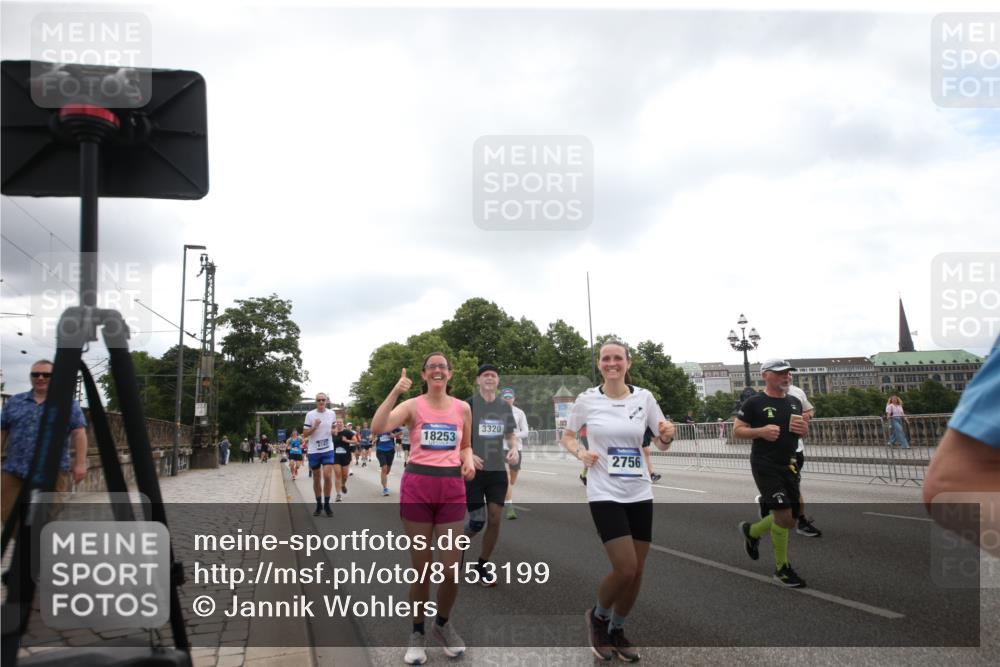 29.06.2025 - hella hamburg halbmarathon Jannik Wohlers http://msf.ph/oto/8153199 29.06.2025 10:47:57 Lombardsbrücke 1157, 1645, 2037, 2195, 2418, 2475, 2627, 2650, 2756, 2909, 2958, 3224, 3320, 3504, 3661, 3679, 3933, 4588, 5585, 5781, 5952, 6143, 7532, 8461, 8521, 8948, 9775, 9921, 10145, 11742, 12022, 12104, 12152, 12192, 12439, 12452, 12932, 13377, 13529, 13559, 13675, 13861, 13914, 14050, 15489, 15593, 15743, 16141, 16368, 16669, 16693, 16935, 16965, 17631, 17930, 18248, 18967 meine-sportfotos.de