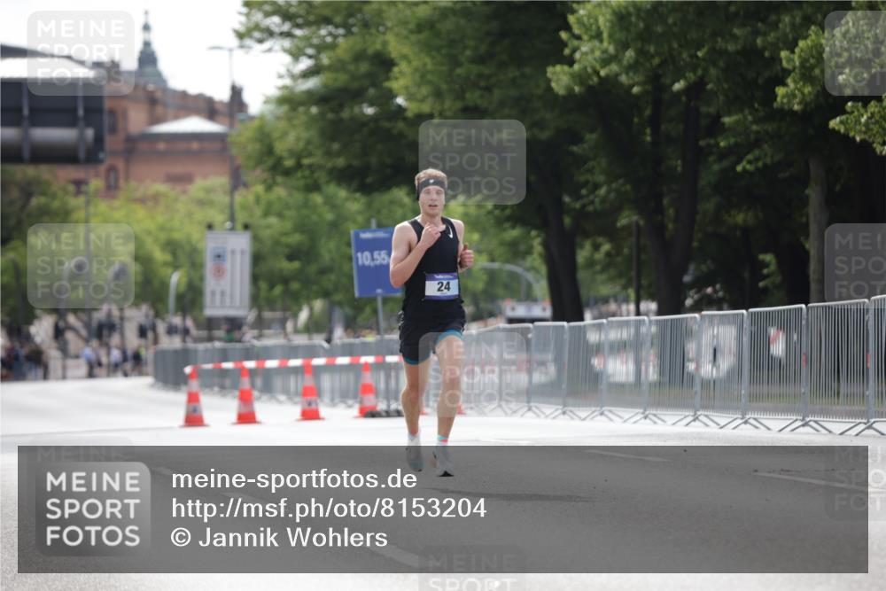 29.06.2025 - hella hamburg halbmarathon Jannik Wohlers http://msf.ph/oto/8153204 29.06.2025 09:32:55 Lombardsbrücke 24 meine-sportfotos.de