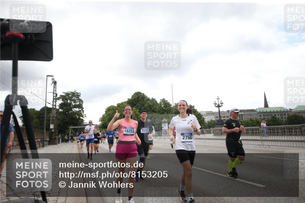29.06.2025 - hella hamburg halbmarathon Jannik Wohlers http://msf.ph/oto/8153205 29.06.2025 10:47:57 Lombardsbrücke 1157, 1645, 2037, 2195, 2418, 2475, 2627, 2650, 2756, 2909, 2958, 3224, 3320, 3504, 3661, 3679, 3933, 4588, 5585, 5781, 5952, 6143, 7532, 8461, 8521, 8948, 9775, 9921, 10145, 11742, 12022, 12104, 12152, 12192, 12439, 12452, 12932, 13377, 13529, 13559, 13675, 13861, 13914, 14050, 15489, 15593, 15743, 16141, 16368, 16669, 16693, 16935, 16965, 17631, 17930, 18248, 18967 meine-sportfotos.de