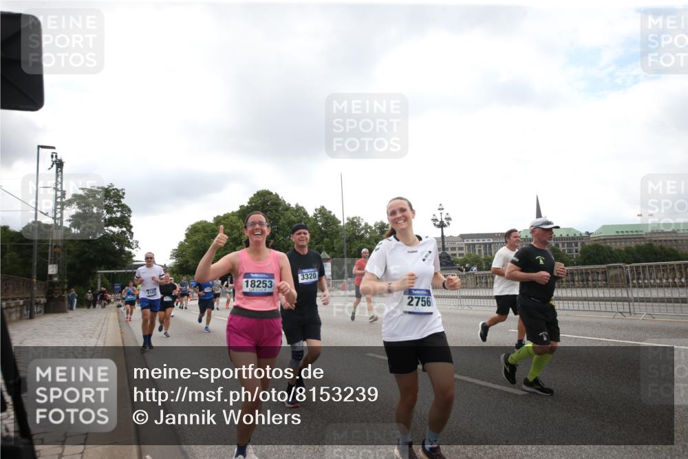 29.06.2025 - hella hamburg halbmarathon Jannik Wohlers http://msf.ph/oto/8153239 29.06.2025 10:47:58 Lombardsbrücke 1157, 1645, 2037, 2195, 2418, 2475, 2627, 2756, 2909, 2958, 3224, 3320, 3504, 3661, 3679, 3933, 4588, 5585, 5781, 5952, 6143, 7532, 8461, 8948, 9775, 9921, 10059, 10145, 11742, 12022, 12104, 12152, 12192, 12439, 12452, 12932, 13377, 13529, 13559, 13675, 13861, 13914, 14050, 15489, 15593, 15715, 15743, 16141, 16368, 16669, 16693, 16935, 16965, 17631, 17930, 18248, 18967 meine-sportfotos.de