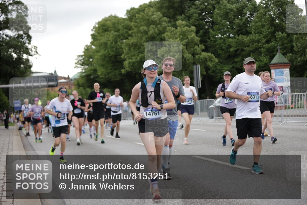 29.06.2025 - hella hamburg halbmarathon Jannik Wohlers http://msf.ph/oto/8153251 29.06.2025 10:52:55 Lombardsbrücke 1340, 1900, 1906, 2065, 2409, 3226, 4195, 4626, 5428, 5815, 7068, 7483, 7876, 8189, 8212, 8414, 8515, 8906, 9685, 9764, 10043, 10175, 10490, 11914, 12193, 12219, 12700, 13011, 13326, 13916, 13917, 14038, 14065, 14419, 14761, 17012, 17577, 17600, 18144, 18311, 18523, 18593 meine-sportfotos.de