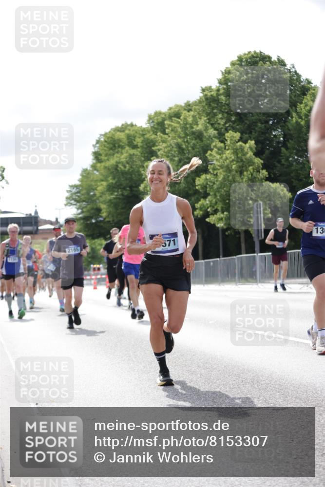 29.06.2025 - hella hamburg halbmarathon Jannik Wohlers http://msf.ph/oto/8153307 29.06.2025 10:15:40 Lombardsbrücke 1156, 1308, 1651, 2071, 2076, 2165, 2436, 2803, 2835, 3167, 4828, 5046, 5423, 7897, 8169, 8274, 8554, 8746, 8885, 9601, 9675, 9784, 9802, 10107, 10292, 10844, 10990, 11113, 11303, 11478, 11774, 11783, 11818, 12427, 12628, 14543, 14559, 15571, 15724, 15889, 16020, 16348, 16606, 17692, 18641, 18735, 19030 meine-sportfotos.de
