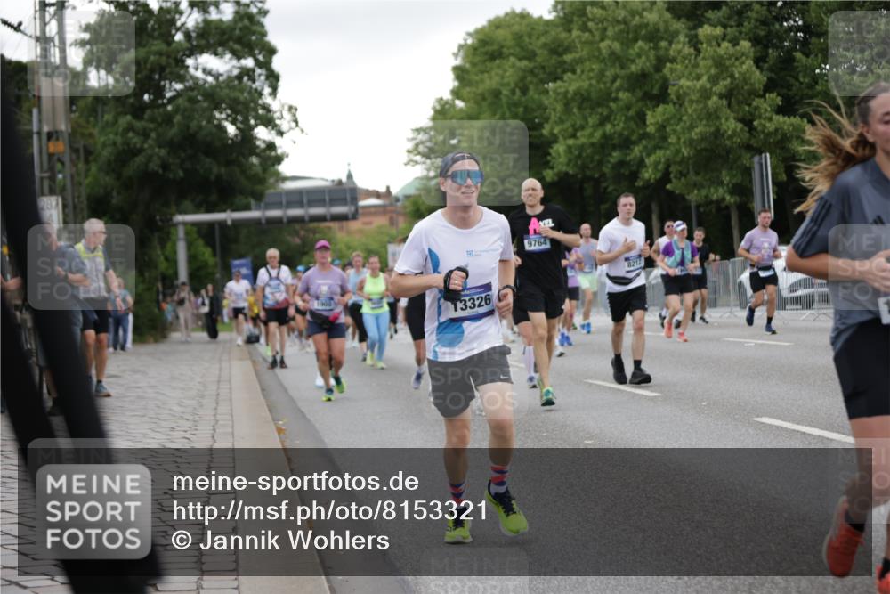 29.06.2025 - hella hamburg halbmarathon Jannik Wohlers http://msf.ph/oto/8153321 29.06.2025 10:52:57 Lombardsbrücke 1340, 1900, 1906, 2065, 2409, 3226, 4195, 4626, 5428, 5562, 5815, 6041, 6044, 7068, 7483, 7876, 8189, 8212, 8414, 8515, 8906, 9685, 9764, 10043, 10175, 10490, 11914, 12193, 12219, 12280, 12700, 13011, 13326, 14038, 14065, 14419, 14761, 16979, 17012, 17577, 17600, 18144, 18311, 18523, 18593 meine-sportfotos.de