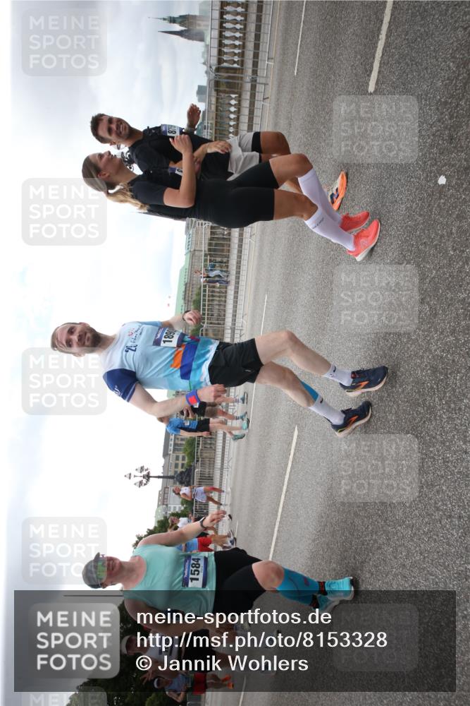 29.06.2025 - hella hamburg halbmarathon Jannik Wohlers http://msf.ph/oto/8153328 29.06.2025 10:48:19 Lombardsbrücke 1142, 1167, 1584, 2437, 2438, 2716, 2792, 5010, 7203, 7947, 7948, 8719, 8760, 9552, 9787, 10059, 10204, 10366, 10524, 10654, 10656, 11364, 11365, 11762, 11776, 11861, 13775, 13814, 13845, 14382, 15715, 15833, 16042, 16498, 16499, 16525, 16701, 16974, 17046, 18282, 18496, 18909, 19024, 19083, 19135 meine-sportfotos.de