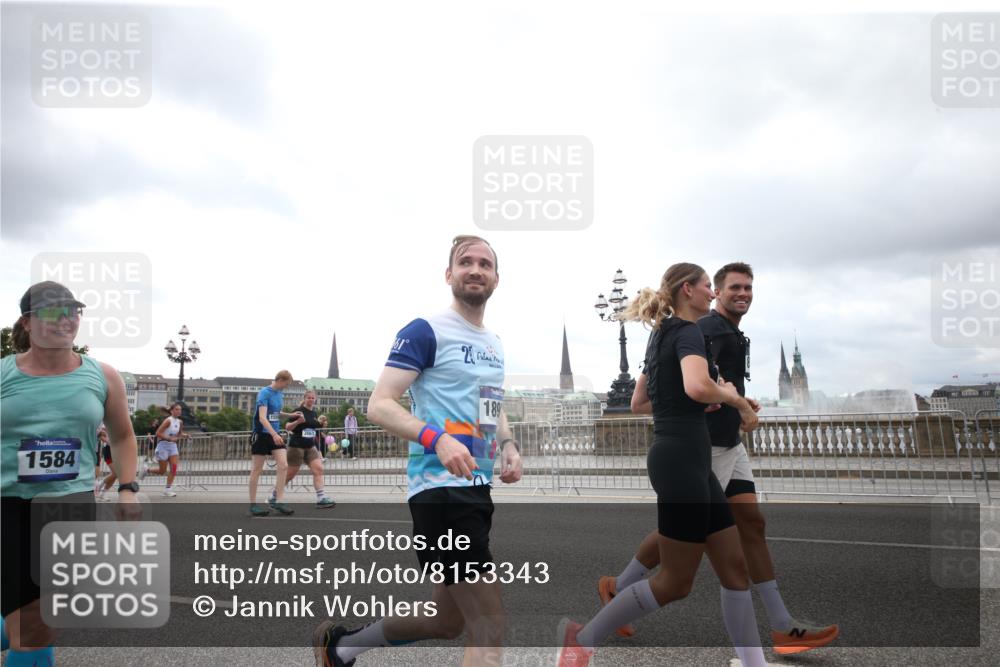 29.06.2025 - hella hamburg halbmarathon Jannik Wohlers http://msf.ph/oto/8153343 29.06.2025 10:48:19 Lombardsbrücke 1142, 1167, 1584, 2437, 2438, 2716, 2792, 5010, 7203, 7947, 7948, 8719, 8760, 9552, 9787, 10059, 10204, 10366, 10524, 10654, 10656, 11364, 11365, 11762, 11776, 11861, 13775, 13814, 13845, 14382, 15715, 15833, 16042, 16498, 16499, 16525, 16701, 16974, 17046, 18282, 18496, 18909, 19024, 19083, 19135 meine-sportfotos.de