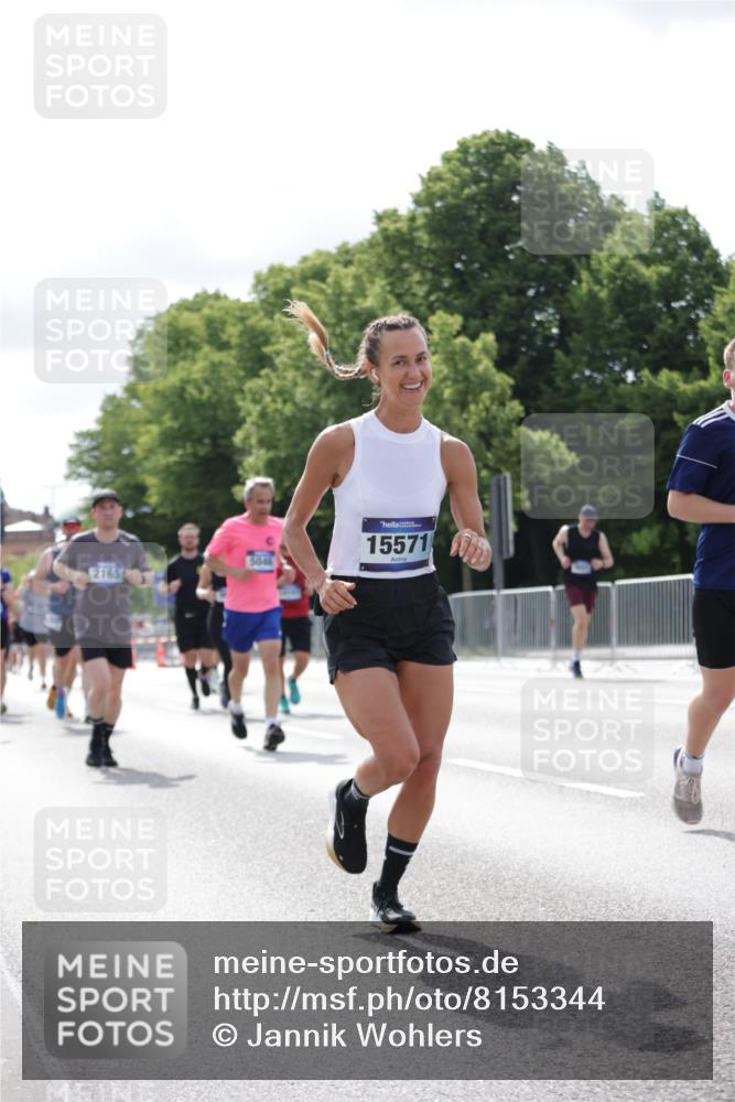 29.06.2025 - hella hamburg halbmarathon Jannik Wohlers http://msf.ph/oto/8153344 29.06.2025 10:15:40 Lombardsbrücke 1156, 1308, 1651, 2071, 2076, 2165, 2436, 2803, 2835, 3167, 4828, 5046, 5423, 7897, 8169, 8274, 8554, 8746, 8885, 9601, 9675, 9784, 9802, 10107, 10292, 10844, 10990, 11113, 11303, 11478, 11774, 11783, 11818, 12427, 12628, 14543, 14559, 15571, 15724, 15889, 16020, 16348, 16606, 17692, 18641, 18735, 19030 meine-sportfotos.de