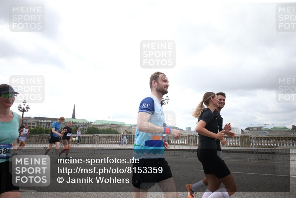 29.06.2025 - hella hamburg halbmarathon Jannik Wohlers http://msf.ph/oto/8153359 29.06.2025 10:48:19 Lombardsbrücke 1142, 1167, 1584, 2437, 2438, 2716, 2792, 5010, 7203, 7947, 7948, 8719, 8760, 9552, 9787, 10059, 10204, 10366, 10524, 10654, 10656, 11364, 11365, 11762, 11776, 11861, 13775, 13814, 13845, 14382, 15715, 15833, 16042, 16498, 16499, 16525, 16701, 16974, 17046, 18282, 18496, 18909, 19024, 19083, 19135 meine-sportfotos.de