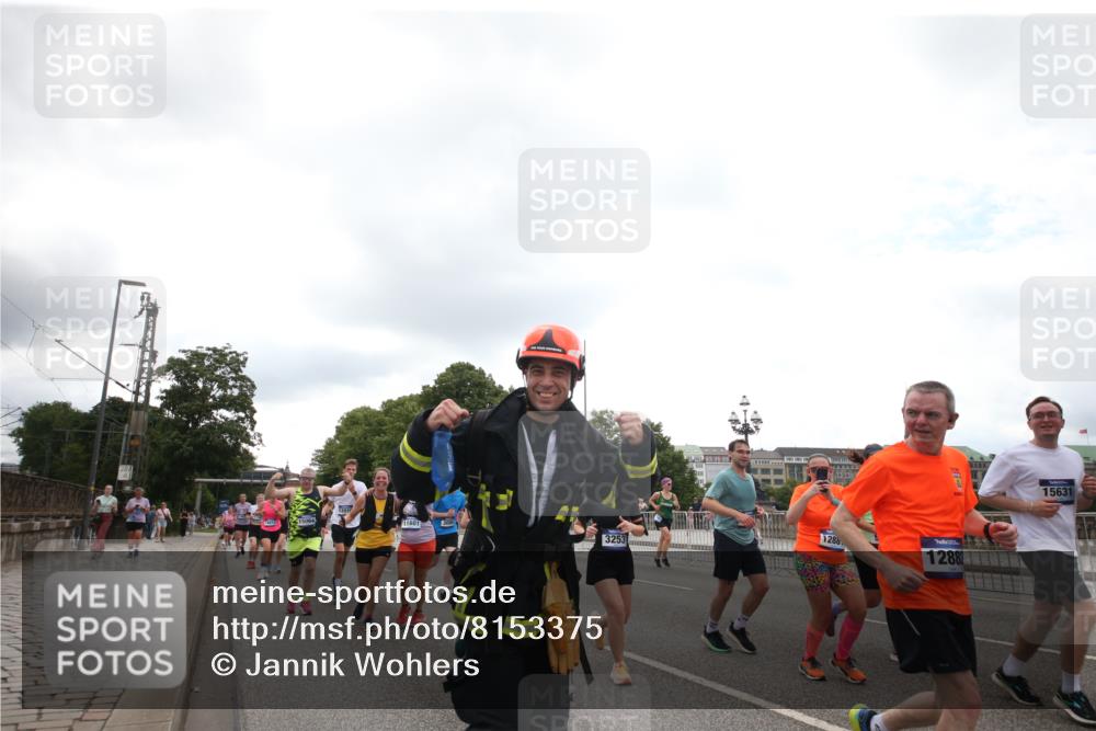29.06.2025 - hella hamburg halbmarathon Jannik Wohlers http://msf.ph/oto/8153375 29.06.2025 10:48:42 Lombardsbrücke 2160, 2395, 2541, 2713, 2927, 3070, 3086, 3215, 3253, 4403, 5118, 5479, 5480, 5551, 6015, 6437, 6566, 6979, 7931, 7936, 9245, 9341, 9359, 10033, 10038, 10081, 10782, 10785, 11000, 11031, 11192, 11601, 11681, 11690, 11741, 11865, 12010, 12173, 12380, 12664, 12881, 12882, 13426, 13507, 13549, 13564, 13565, 14080, 14081, 14623, 15064, 15100, 15159, 15176, 15411, 15530, 15597, 15631, 15771, 16012, 16759, 17287, 17315, 17538, 17647, 17693, 18016, 18453 meine-sportfotos.de