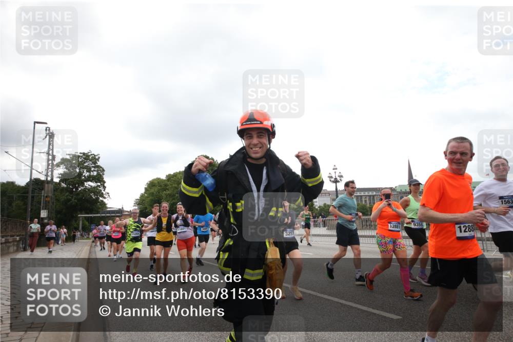 29.06.2025 - hella hamburg halbmarathon Jannik Wohlers http://msf.ph/oto/8153390 29.06.2025 10:48:42 Lombardsbrücke 2160, 2395, 2541, 2713, 2927, 3070, 3086, 3215, 3253, 4403, 5118, 5479, 5480, 5551, 6015, 6437, 6566, 6979, 7931, 7936, 9245, 9341, 9359, 10033, 10038, 10081, 10782, 10785, 11000, 11031, 11192, 11601, 11681, 11690, 11741, 11865, 12010, 12173, 12380, 12664, 12881, 12882, 13426, 13507, 13549, 13564, 13565, 14080, 14081, 14623, 15064, 15100, 15159, 15176, 15411, 15530, 15597, 15631, 15771, 16012, 16759, 17287, 17315, 17538, 17647, 17693, 18016, 18453 meine-sportfotos.de