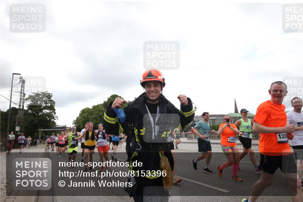 29.06.2025 - hella hamburg halbmarathon Jannik Wohlers http://msf.ph/oto/8153396 29.06.2025 10:48:42 Lombardsbrücke 2160, 2395, 2541, 2713, 2927, 3070, 3086, 3215, 3253, 4403, 5118, 5479, 5480, 5551, 6015, 6437, 6566, 6979, 7931, 7936, 9245, 9341, 9359, 10033, 10038, 10081, 10782, 10785, 11000, 11031, 11192, 11601, 11681, 11690, 11741, 11865, 12010, 12173, 12380, 12664, 12881, 12882, 13426, 13507, 13549, 13564, 13565, 14080, 14081, 14623, 15064, 15100, 15159, 15176, 15411, 15530, 15597, 15631, 15771, 16012, 16759, 17287, 17315, 17538, 17647, 17693, 18016, 18453 meine-sportfotos.de