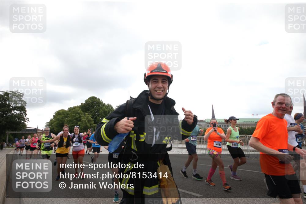 29.06.2025 - hella hamburg halbmarathon Jannik Wohlers http://msf.ph/oto/8153414 29.06.2025 10:48:43 Lombardsbrücke 2160, 2395, 2541, 2713, 2927, 3070, 3086, 3253, 4403, 4525, 4527, 5118, 5479, 5480, 5551, 6015, 6566, 6979, 7931, 7936, 8549, 9245, 9341, 9359, 10033, 10038, 10081, 10479, 10782, 10785, 11000, 11031, 11192, 11601, 11681, 11690, 11741, 11865, 12010, 12173, 12380, 12664, 12881, 12882, 13426, 13507, 13564, 13565, 14080, 14081, 14623, 15064, 15100, 15159, 15176, 15411, 15530, 15597, 15631, 15771, 16012, 16759, 17287, 17315, 17538, 17647, 17693, 18016, 18453 meine-sportfotos.de