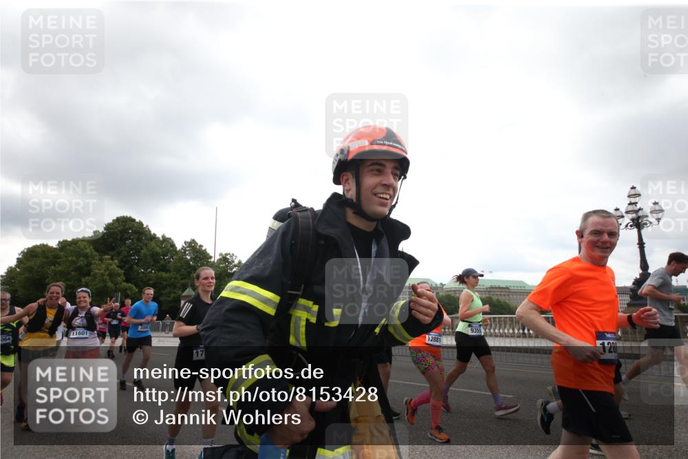 29.06.2025 - hella hamburg halbmarathon Jannik Wohlers http://msf.ph/oto/8153428 29.06.2025 10:48:43 Lombardsbrücke 2160, 2395, 2541, 2713, 2927, 3070, 3086, 3253, 4403, 4525, 4527, 5118, 5479, 5480, 5551, 6015, 6566, 6979, 7931, 7936, 8549, 9245, 9341, 9359, 10033, 10038, 10081, 10479, 10782, 10785, 11000, 11031, 11192, 11601, 11681, 11690, 11741, 11865, 12010, 12173, 12380, 12664, 12881, 12882, 13426, 13507, 13564, 13565, 14080, 14081, 14623, 15064, 15100, 15159, 15176, 15411, 15530, 15597, 15631, 15771, 16012, 16759, 17287, 17315, 17538, 17647, 17693, 18016, 18453 meine-sportfotos.de