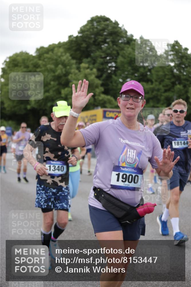 29.06.2025 - hella hamburg halbmarathon Jannik Wohlers http://msf.ph/oto/8153447 29.06.2025 10:53:03 Lombardsbrücke 1340, 1709, 1900, 1906, 1984, 2065, 2409, 2429, 3226, 4195, 4595, 5562, 5815, 5857, 6041, 6044, 6306, 7068, 7483, 7537, 7611, 7876, 8189, 8212, 8414, 8515, 8906, 9077, 9456, 9685, 9764, 9785, 10043, 10175, 10490, 11489, 11914, 12068, 12082, 12193, 12219, 12259, 12280, 12459, 12700, 13011, 13072, 13326, 13351, 14065, 14419, 15118, 15498, 15804, 16979, 17012, 17236, 17577, 17600, 17709, 18057, 18079, 18144, 18311, 18523, 18532, 18593, 18609 meine-sportfotos.de
