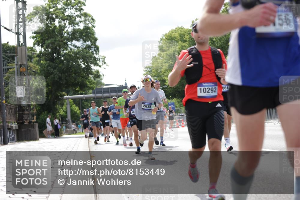 29.06.2025 - hella hamburg halbmarathon Jannik Wohlers http://msf.ph/oto/8153449 29.06.2025 10:15:47 Lombardsbrücke 1156, 1308, 1651, 2071, 2165, 2436, 2803, 2835, 3134, 3648, 4637, 4828, 5046, 5294, 5423, 8169, 8274, 8554, 9601, 9784, 9802, 9881, 10107, 10183, 10292, 10844, 10990, 11344, 11345, 12572, 13215, 14543, 15332, 15487, 15571, 15724, 15889, 16921, 17592, 17692, 18735, 19030 meine-sportfotos.de
