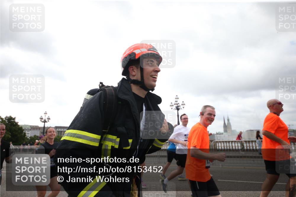29.06.2025 - hella hamburg halbmarathon Jannik Wohlers http://msf.ph/oto/8153452 29.06.2025 10:48:43 Lombardsbrücke 2160, 2395, 2541, 2713, 2927, 3070, 3086, 3253, 4403, 4525, 4527, 5118, 5479, 5480, 5551, 6015, 6566, 6979, 7931, 7936, 8549, 9245, 9341, 9359, 10033, 10038, 10081, 10479, 10782, 10785, 11000, 11031, 11192, 11601, 11681, 11690, 11741, 11865, 12010, 12173, 12380, 12664, 12881, 12882, 13426, 13507, 13564, 13565, 14080, 14081, 14623, 15064, 15100, 15159, 15176, 15411, 15530, 15597, 15631, 15771, 16012, 16759, 17287, 17315, 17538, 17647, 17693, 18016, 18453 meine-sportfotos.de