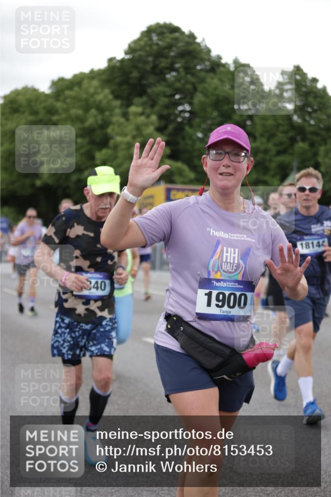 29.06.2025 - hella hamburg halbmarathon Jannik Wohlers http://msf.ph/oto/8153453 29.06.2025 10:53:03 Lombardsbrücke 1340, 1709, 1900, 1906, 1984, 2065, 2409, 2429, 3226, 4195, 4595, 5562, 5815, 5857, 6041, 6044, 6306, 7068, 7483, 7537, 7611, 7876, 8189, 8212, 8414, 8515, 8906, 9077, 9456, 9685, 9764, 9785, 10043, 10175, 10490, 11489, 11914, 12068, 12082, 12193, 12219, 12259, 12280, 12459, 12700, 13011, 13072, 13326, 13351, 14065, 14419, 15118, 15498, 15804, 16979, 17012, 17236, 17577, 17600, 17709, 18057, 18079, 18144, 18311, 18523, 18532, 18593, 18609 meine-sportfotos.de