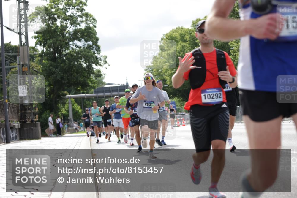 29.06.2025 - hella hamburg halbmarathon Jannik Wohlers http://msf.ph/oto/8153457 29.06.2025 10:15:47 Lombardsbrücke 1156, 1308, 1651, 2071, 2165, 2436, 2803, 2835, 3134, 3648, 4637, 4828, 5046, 5294, 5423, 8169, 8274, 8554, 9601, 9784, 9802, 9881, 10107, 10183, 10292, 10844, 10990, 11344, 11345, 12572, 13215, 14543, 15332, 15487, 15571, 15724, 15889, 16921, 17592, 17692, 18735, 19030 meine-sportfotos.de