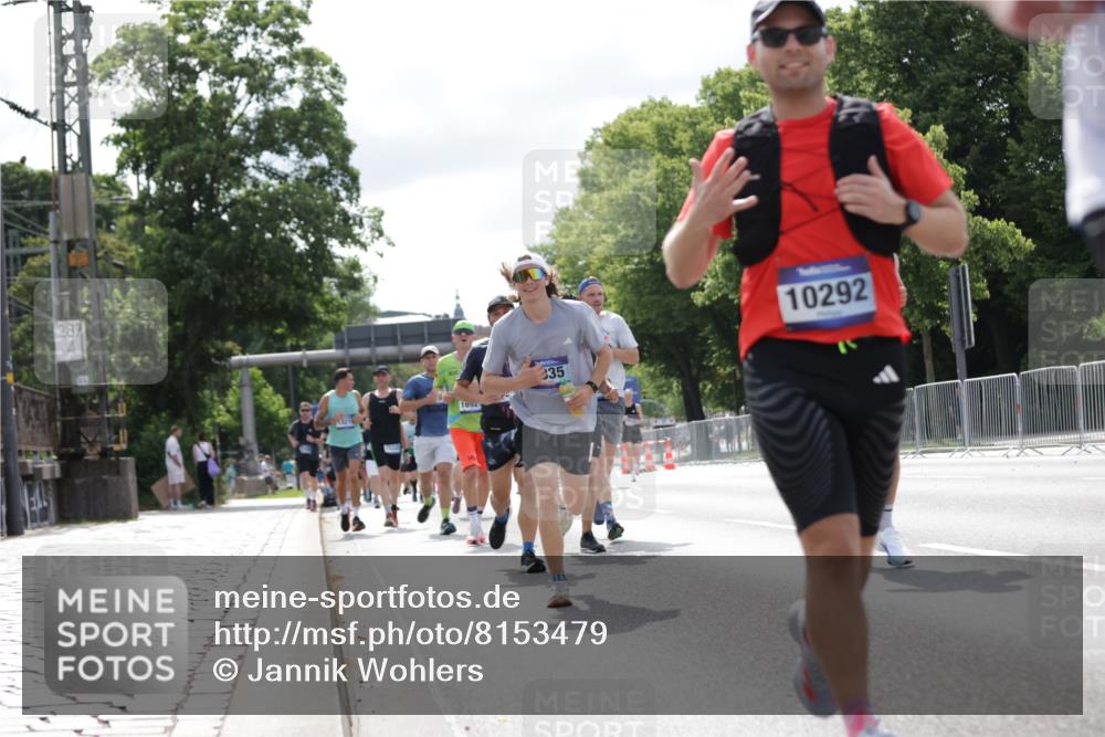 29.06.2025 - hella hamburg halbmarathon Jannik Wohlers http://msf.ph/oto/8153479 29.06.2025 10:15:47 Lombardsbrücke 1156, 1308, 1651, 2071, 2165, 2436, 2803, 2835, 3134, 3648, 4637, 4828, 5046, 5294, 5423, 8169, 8274, 8554, 9601, 9784, 9802, 9881, 10107, 10183, 10292, 10844, 10990, 11344, 11345, 12572, 13215, 14543, 15332, 15487, 15571, 15724, 15889, 16921, 17592, 17692, 18735, 19030 meine-sportfotos.de