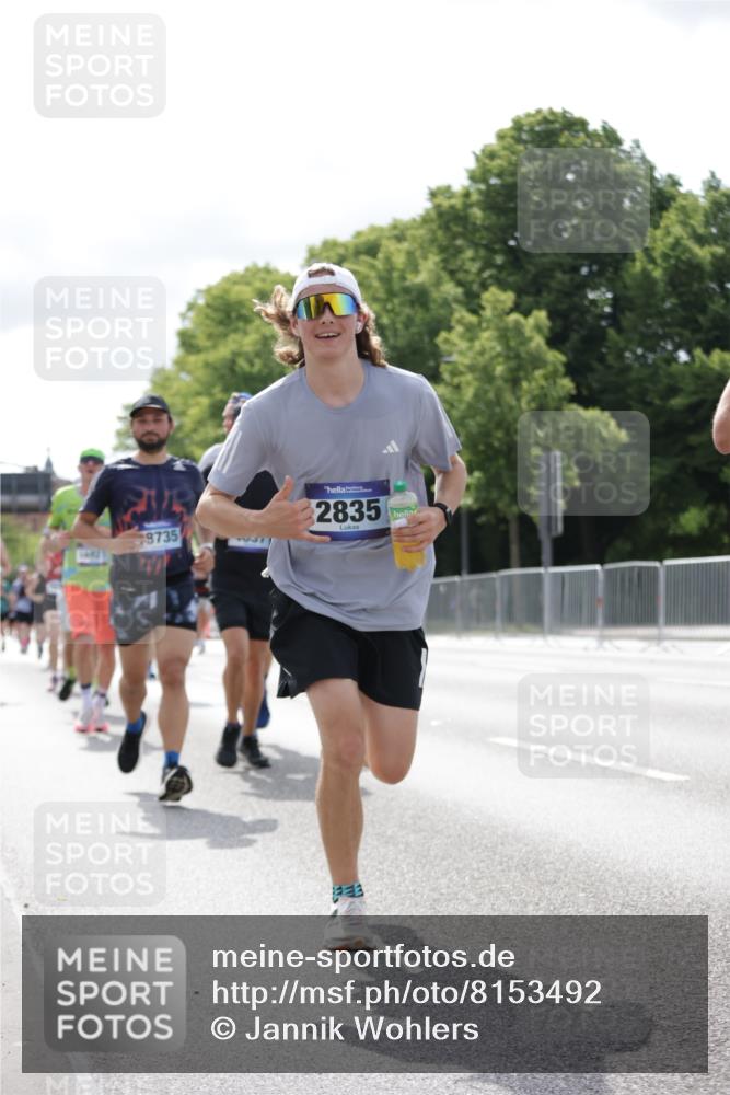 29.06.2025 - hella hamburg halbmarathon Jannik Wohlers http://msf.ph/oto/8153492 29.06.2025 10:15:48 Lombardsbrücke 1156, 1308, 1651, 2071, 2165, 2436, 2803, 2835, 3134, 3648, 4583, 4637, 4828, 5046, 5294, 8169, 8274, 9601, 9784, 9802, 9881, 10107, 10183, 10292, 10844, 10990, 11344, 11345, 12572, 13215, 13610, 14543, 15332, 15388, 15487, 15571, 15724, 15889, 16921, 17592, 17692, 18735, 19030 meine-sportfotos.de