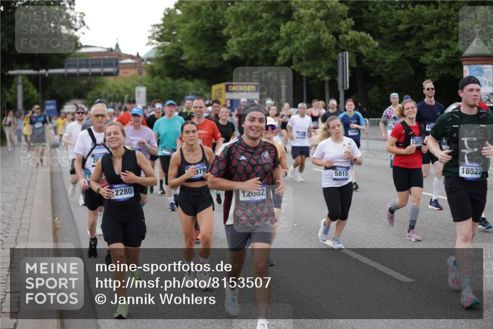 29.06.2025 - hella hamburg halbmarathon Jannik Wohlers http://msf.ph/oto/8153507 29.06.2025 10:53:06 Lombardsbrücke 1340, 1709, 1900, 1906, 1984, 2065, 2409, 2429, 3226, 4195, 4595, 5562, 5815, 5857, 6041, 6044, 6306, 6913, 6996, 7068, 7537, 7611, 7876, 7890, 8189, 8212, 8515, 8906, 9077, 9456, 9685, 9764, 9785, 10043, 10175, 10490, 11489, 11914, 12068, 12082, 12219, 12259, 12280, 12459, 13011, 13072, 13326, 13351, 14065, 14419, 14927, 15118, 15498, 15804, 16979, 17236, 17600, 17709, 18057, 18079, 18083, 18144, 18311, 18523, 18532, 18593, 18609 meine-sportfotos.de