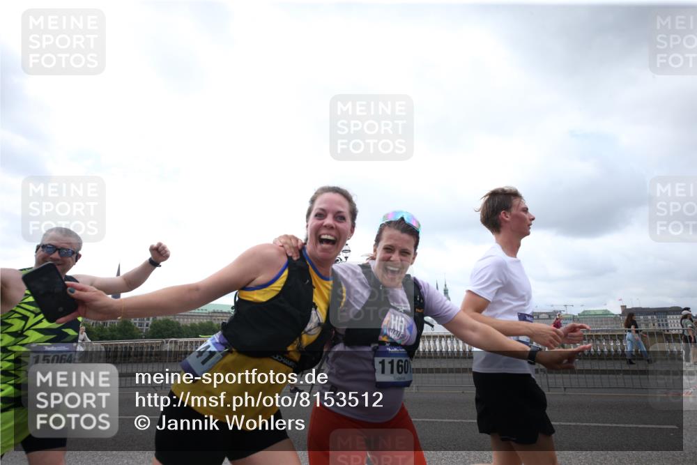 29.06.2025 - hella hamburg halbmarathon Jannik Wohlers http://msf.ph/oto/8153512 29.06.2025 10:48:46 Lombardsbrücke 1525, 2395, 2541, 2713, 2927, 3070, 3086, 3232, 3253, 4403, 4525, 4527, 4809, 5118, 5463, 5551, 6566, 6979, 6989, 7931, 7936, 8549, 9245, 9341, 9359, 10033, 10038, 10081, 10130, 10479, 10782, 10785, 11000, 11031, 11192, 11601, 11681, 11741, 11865, 12010, 12173, 12380, 12664, 12881, 12882, 13426, 13564, 13565, 14080, 14081, 14623, 15064, 15159, 15176, 15411, 15530, 15597, 15631, 15771, 16012, 16759, 17287, 17315, 17538, 17647, 17693, 18016, 18453 meine-sportfotos.de
