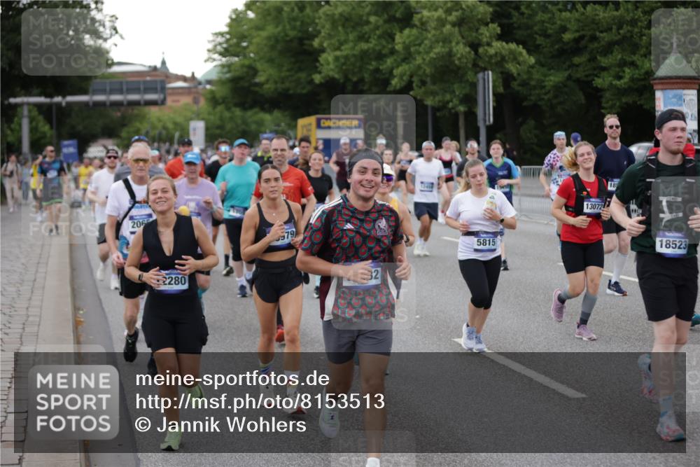 29.06.2025 - hella hamburg halbmarathon Jannik Wohlers http://msf.ph/oto/8153513 29.06.2025 10:53:06 Lombardsbrücke 1340, 1709, 1900, 1906, 1984, 2065, 2409, 2429, 3226, 4195, 4595, 5562, 5815, 5857, 6041, 6044, 6306, 6913, 6996, 7068, 7537, 7611, 7876, 7890, 8189, 8212, 8515, 8906, 9077, 9456, 9685, 9764, 9785, 10043, 10175, 10490, 11489, 11914, 12068, 12082, 12219, 12259, 12280, 12459, 13011, 13072, 13326, 13351, 14065, 14419, 14927, 15118, 15498, 15804, 16979, 17236, 17600, 17709, 18057, 18079, 18083, 18144, 18311, 18523, 18532, 18593, 18609 meine-sportfotos.de