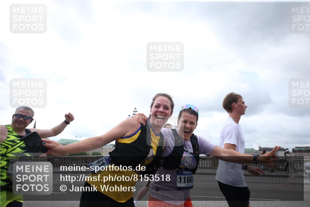 29.06.2025 - hella hamburg halbmarathon Jannik Wohlers http://msf.ph/oto/8153518 29.06.2025 10:48:46 Lombardsbrücke 1525, 2395, 2541, 2713, 2927, 3070, 3086, 3232, 3253, 4403, 4525, 4527, 4809, 5118, 5463, 5551, 6566, 6979, 6989, 7931, 7936, 8549, 9245, 9341, 9359, 10033, 10038, 10081, 10130, 10479, 10782, 10785, 11000, 11031, 11192, 11601, 11681, 11741, 11865, 12010, 12173, 12380, 12664, 12881, 12882, 13426, 13564, 13565, 14080, 14081, 14623, 15064, 15159, 15176, 15411, 15530, 15597, 15631, 15771, 16012, 16759, 17287, 17315, 17538, 17647, 17693, 18016, 18453 meine-sportfotos.de