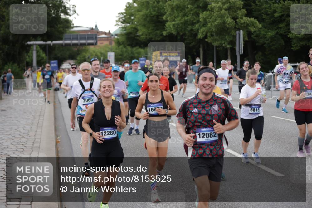 29.06.2025 - hella hamburg halbmarathon Jannik Wohlers http://msf.ph/oto/8153525 29.06.2025 10:53:07 Lombardsbrücke 1340, 1709, 1900, 1906, 1984, 2065, 2429, 3226, 4195, 4595, 5562, 5815, 5857, 6041, 6044, 6306, 6913, 6996, 7068, 7537, 7611, 7876, 7890, 8189, 8212, 8515, 8906, 9077, 9456, 9531, 9685, 9764, 9785, 10043, 10175, 10490, 11489, 11914, 12068, 12082, 12219, 12259, 12280, 12459, 13011, 13072, 13326, 13351, 14065, 14419, 14927, 15118, 15292, 15498, 15804, 15821, 15822, 16979, 17236, 17600, 17709, 18057, 18059, 18079, 18083, 18144, 18523, 18532, 18593, 18609 meine-sportfotos.de