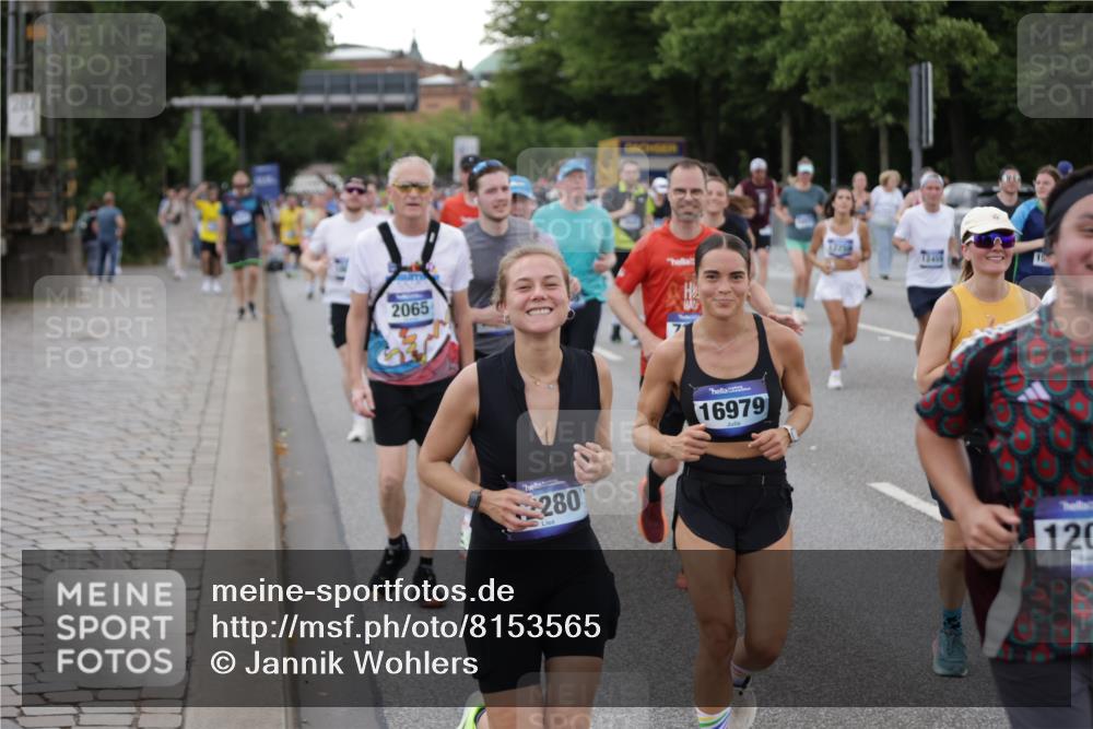29.06.2025 - hella hamburg halbmarathon Jannik Wohlers http://msf.ph/oto/8153565 29.06.2025 10:53:07 Lombardsbrücke 1340, 1709, 1900, 1906, 1984, 2065, 2429, 3226, 4195, 4595, 5562, 5815, 5857, 6041, 6044, 6306, 6913, 6996, 7068, 7537, 7611, 7876, 7890, 8189, 8212, 8515, 8906, 9077, 9456, 9531, 9685, 9764, 9785, 10043, 10175, 10490, 11489, 11914, 12068, 12082, 12219, 12259, 12280, 12459, 13011, 13072, 13326, 13351, 14065, 14419, 14927, 15118, 15292, 15498, 15804, 15821, 15822, 16979, 17236, 17600, 17709, 18057, 18059, 18079, 18083, 18144, 18523, 18532, 18593, 18609 meine-sportfotos.de