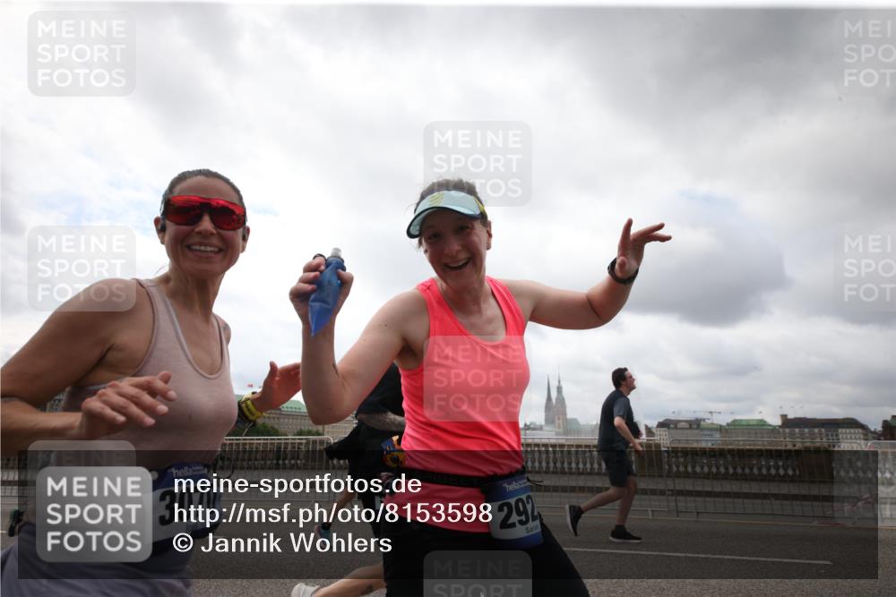 29.06.2025 - hella hamburg halbmarathon Jannik Wohlers http://msf.ph/oto/8153598 29.06.2025 10:48:59 Lombardsbrücke 1525, 1625, 2067, 2527, 2541, 2668, 2927, 3070, 3183, 3232, 3383, 3943, 4403, 4525, 4527, 4589, 4769, 4809, 5106, 5463, 6191, 6989, 7301, 7650, 7931, 7936, 8549, 9245, 9261, 10033, 10038, 10130, 10333, 10479, 10782, 10785, 11558, 11631, 11681, 12669, 13564, 13565, 14389, 14390, 15057, 15412, 16436, 16759, 17085, 17089, 17287, 17315, 17647, 17964, 18453, 18470 meine-sportfotos.de