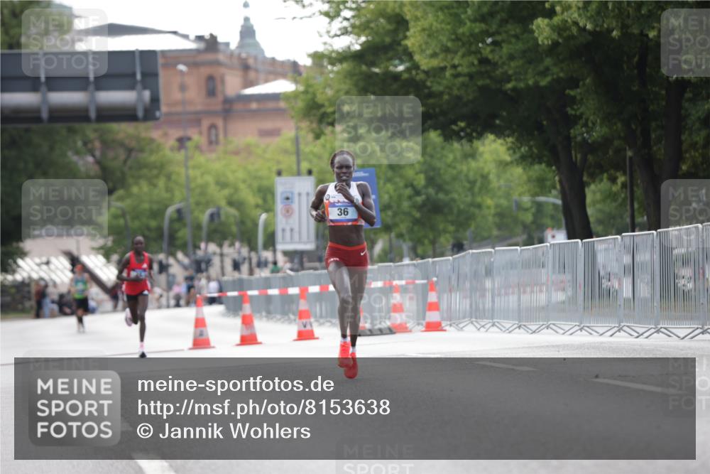 29.06.2025 - hella hamburg halbmarathon Jannik Wohlers http://msf.ph/oto/8153638 29.06.2025 09:34:55 Lombardsbrücke 29, 43, 46, 48 meine-sportfotos.de
