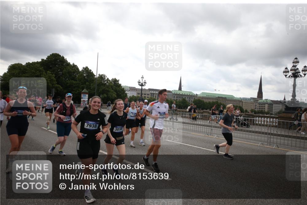 29.06.2025 - hella hamburg halbmarathon Jannik Wohlers http://msf.ph/oto/8153639 29.06.2025 10:50:22 Lombardsbrücke 1129, 1930, 2200, 3184, 3229, 3647, 3838, 4642, 4695, 4771, 4848, 6178, 7133, 7141, 7161, 7938, 8200, 8779, 8833, 8834, 8986, 9096, 9168, 9933, 10029, 10437, 10614, 10636, 11577, 12392, 12393, 12800, 13468, 13981, 14010, 14534, 14640, 14762, 14767, 14773, 15017, 15105, 15416, 16500, 16501, 16553, 16593, 16904, 17337, 17648, 17735, 18067, 18092 meine-sportfotos.de