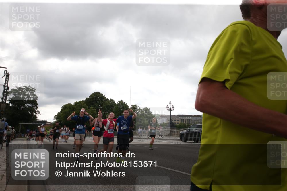 29.06.2025 - hella hamburg halbmarathon Jannik Wohlers http://msf.ph/oto/8153671 29.06.2025 10:51:06 Lombardsbrücke 1617, 1997, 2308, 2484, 2485, 2593, 2736, 2778, 4748, 4808, 4878, 5291, 5357, 5394, 5716, 5717, 6007, 6091, 6885, 6945, 6954, 6961, 7769, 7841, 7871, 7992, 8040, 8125, 8399, 8672, 9340, 9462, 9582, 9583, 9763, 10496, 11034, 11268, 11575, 11913, 12766, 13079, 13598, 13710, 13769, 15092, 15776, 16258, 16595, 16642, 16678, 16807, 17641, 19106 meine-sportfotos.de