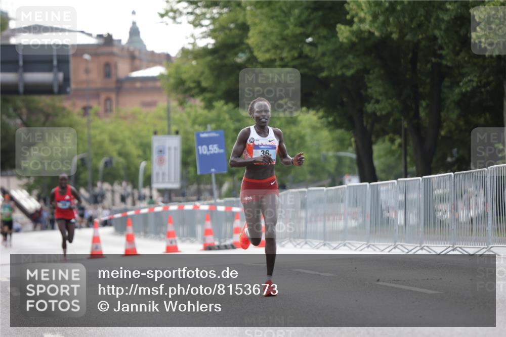 29.06.2025 - hella hamburg halbmarathon Jannik Wohlers http://msf.ph/oto/8153673 29.06.2025 09:34:56 Lombardsbrücke 29, 36, 43, 46, 48 meine-sportfotos.de