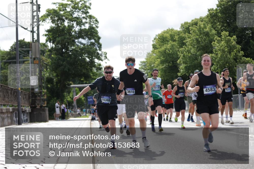 29.06.2025 - hella hamburg halbmarathon Jannik Wohlers http://msf.ph/oto/8153683 29.06.2025 10:15:55 Lombardsbrücke 1212, 1244, 1599, 2803, 2835, 3030, 3134, 3648, 4583, 4637, 5046, 5294, 6024, 7753, 8274, 8597, 8645, 9601, 9628, 9802, 9810, 9881, 10107, 10139, 10141, 10183, 10292, 10844, 10990, 11344, 11345, 11752, 12572, 13215, 13610, 13727, 15332, 15388, 15487, 15724, 16199, 16456, 16921, 17422, 17592, 17694, 17806, 17854, 17942, 18735 meine-sportfotos.de