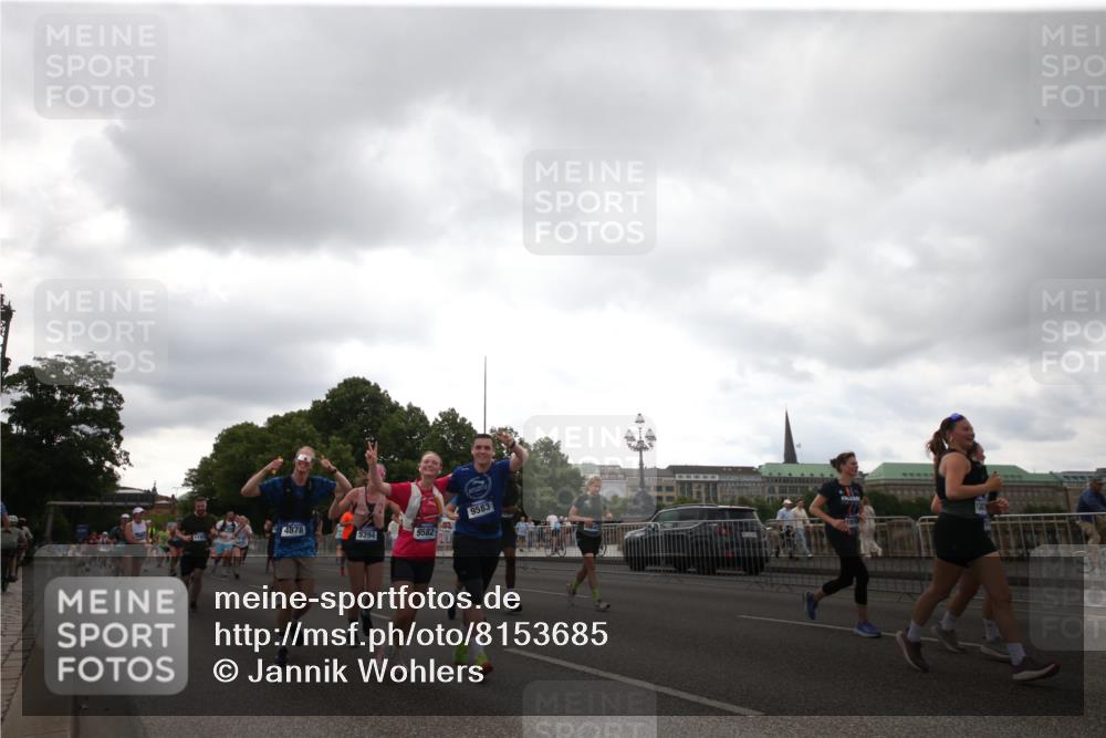 29.06.2025 - hella hamburg halbmarathon Jannik Wohlers http://msf.ph/oto/8153685 29.06.2025 10:51:06 Lombardsbrücke 1617, 1997, 2308, 2484, 2485, 2593, 2736, 2778, 4748, 4808, 4878, 5291, 5357, 5394, 5716, 5717, 6007, 6091, 6885, 6945, 6954, 6961, 7769, 7841, 7871, 7992, 8040, 8125, 8399, 8672, 9340, 9462, 9582, 9583, 9763, 10496, 11034, 11268, 11575, 11913, 12766, 13079, 13598, 13710, 13769, 15092, 15776, 16258, 16595, 16642, 16678, 16807, 17641, 19106 meine-sportfotos.de