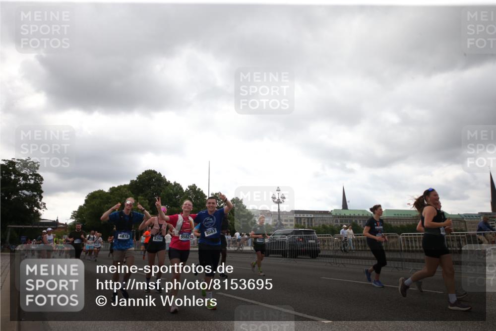 29.06.2025 - hella hamburg halbmarathon Jannik Wohlers http://msf.ph/oto/8153695 29.06.2025 10:51:06 Lombardsbrücke 1617, 1997, 2308, 2484, 2485, 2593, 2736, 2778, 4748, 4808, 4878, 5291, 5357, 5394, 5716, 5717, 6007, 6091, 6885, 6945, 6954, 6961, 7769, 7841, 7871, 7992, 8040, 8125, 8399, 8672, 9340, 9462, 9582, 9583, 9763, 10496, 11034, 11268, 11575, 11913, 12766, 13079, 13598, 13710, 13769, 15092, 15776, 16258, 16595, 16642, 16678, 16807, 17641, 19106 meine-sportfotos.de