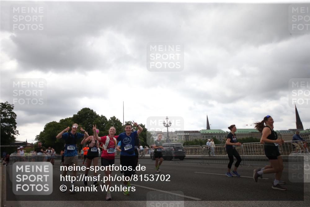 29.06.2025 - hella hamburg halbmarathon Jannik Wohlers http://msf.ph/oto/8153702 29.06.2025 10:51:06 Lombardsbrücke 1617, 1997, 2308, 2484, 2485, 2593, 2736, 2778, 4748, 4808, 4878, 5291, 5357, 5394, 5716, 5717, 6007, 6091, 6885, 6945, 6954, 6961, 7769, 7841, 7871, 7992, 8040, 8125, 8399, 8672, 9340, 9462, 9582, 9583, 9763, 10496, 11034, 11268, 11575, 11913, 12766, 13079, 13598, 13710, 13769, 15092, 15776, 16258, 16595, 16642, 16678, 16807, 17641, 19106 meine-sportfotos.de